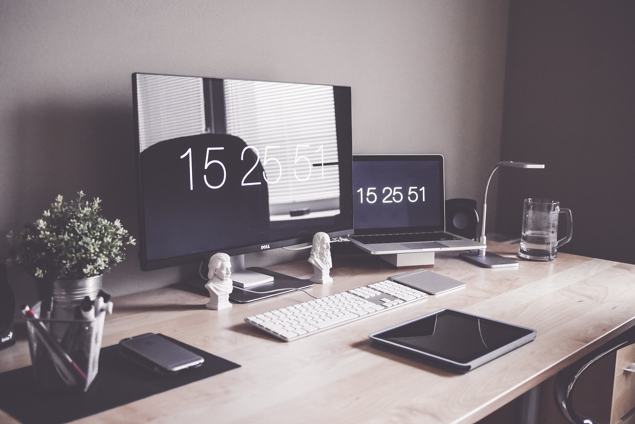 desk image